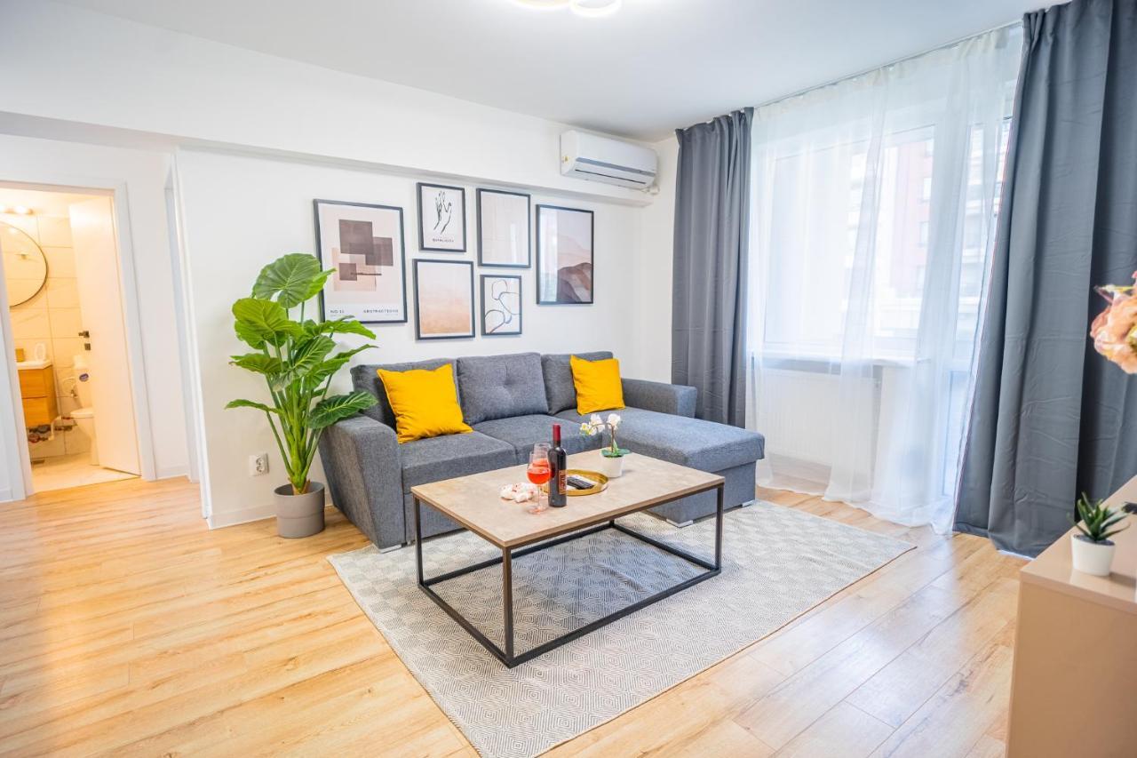 Refreshingly Chic: Newly Renovated 2Br Apartment Boekarest Buitenkant foto