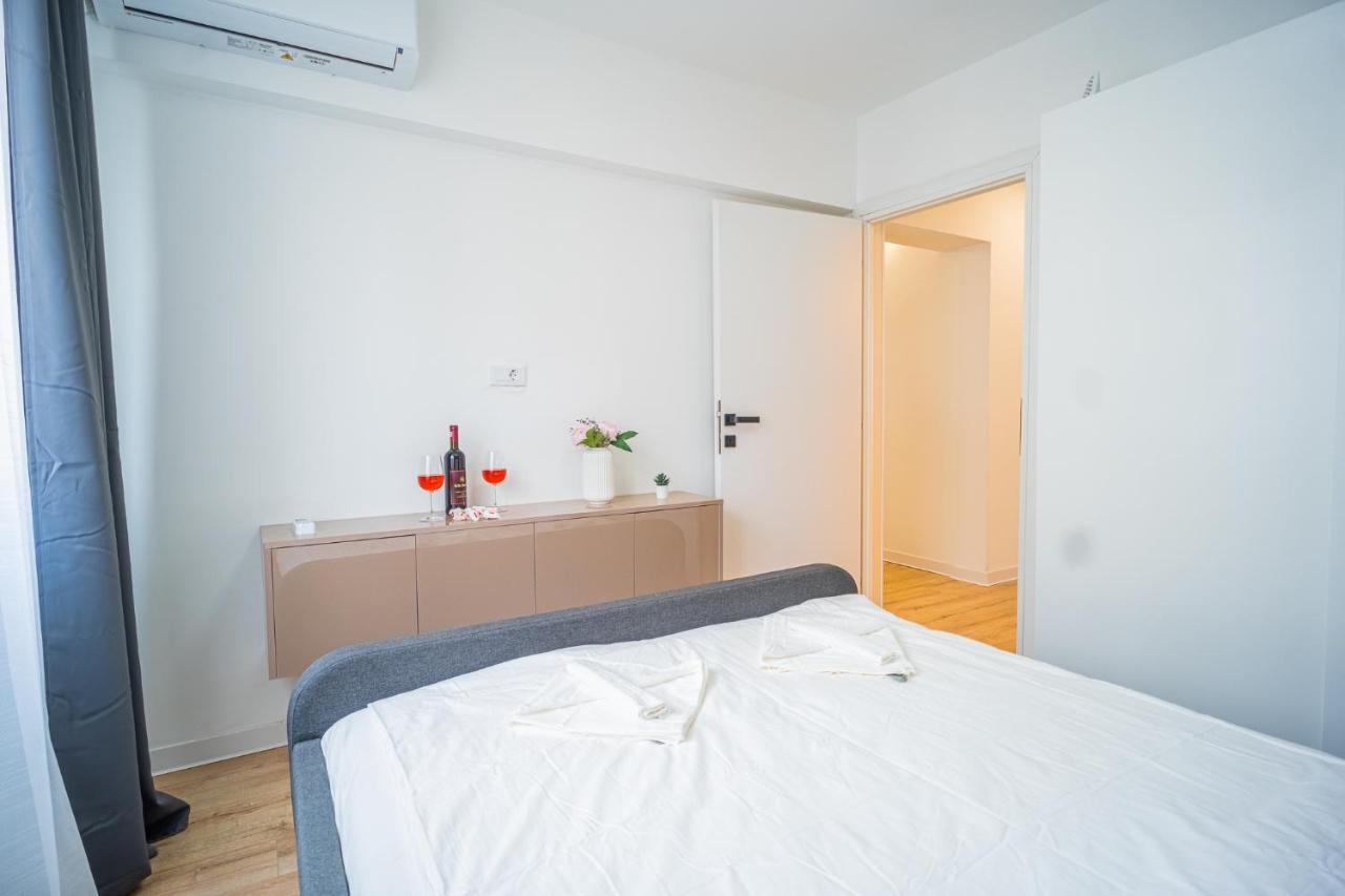 Refreshingly Chic: Newly Renovated 2Br Apartment Boekarest Buitenkant foto