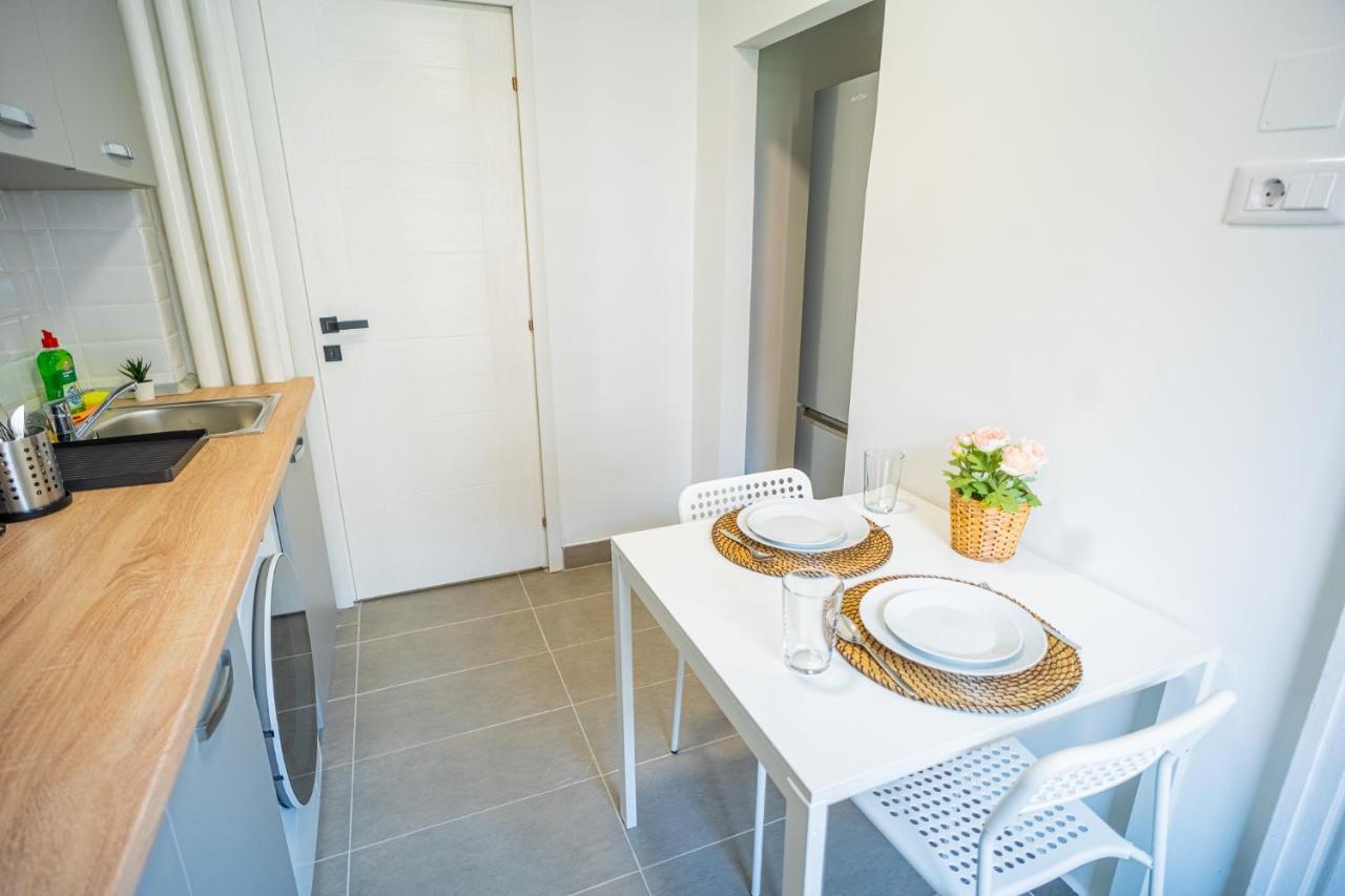Refreshingly Chic: Newly Renovated 2Br Apartment Boekarest Buitenkant foto