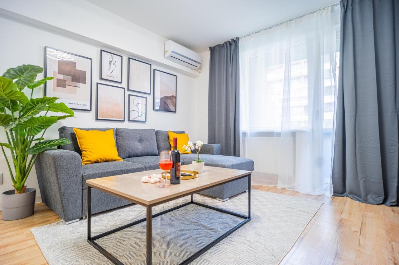 Refreshingly Chic: Newly Renovated 2Br Apartment Boekarest Buitenkant foto