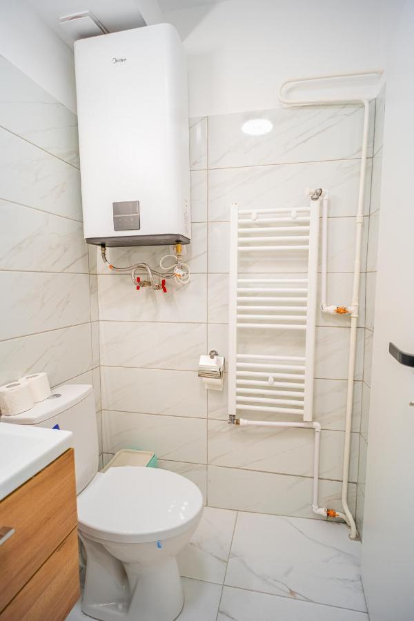 Refreshingly Chic: Newly Renovated 2Br Apartment Boekarest Buitenkant foto