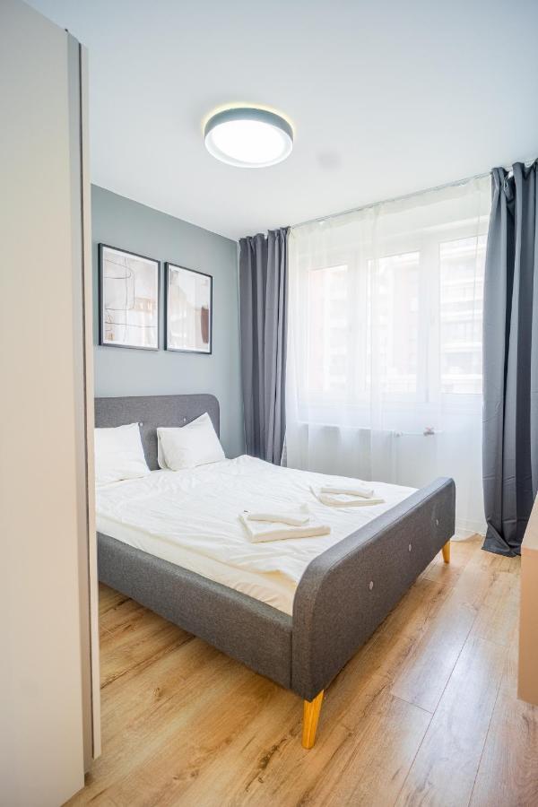 Refreshingly Chic: Newly Renovated 2Br Apartment Boekarest Buitenkant foto
