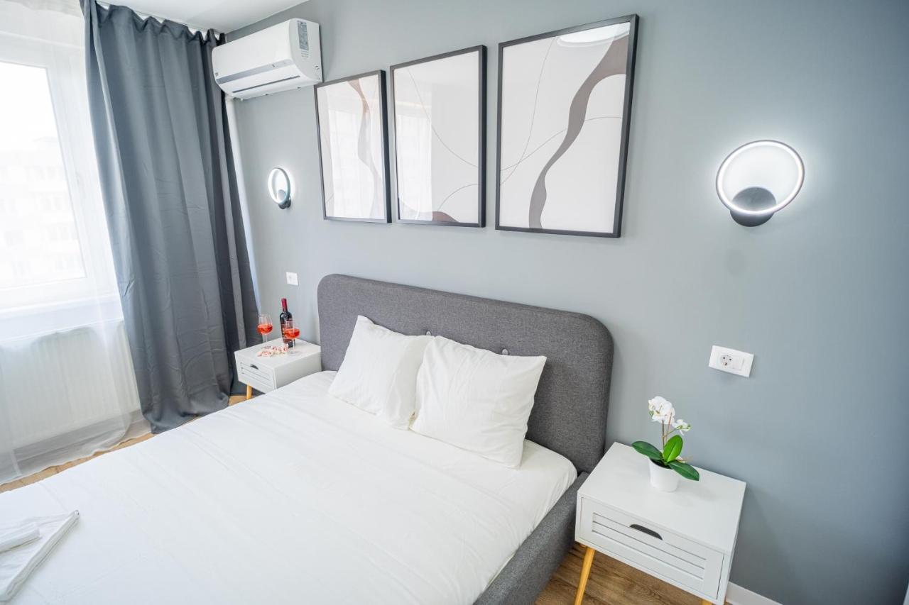 Refreshingly Chic: Newly Renovated 2Br Apartment Boekarest Buitenkant foto