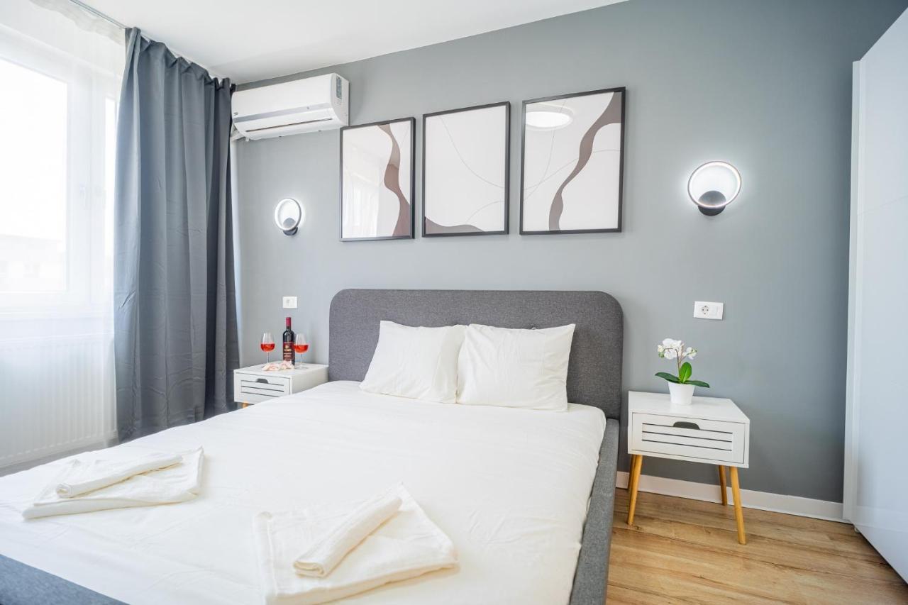 Refreshingly Chic: Newly Renovated 2Br Apartment Boekarest Buitenkant foto
