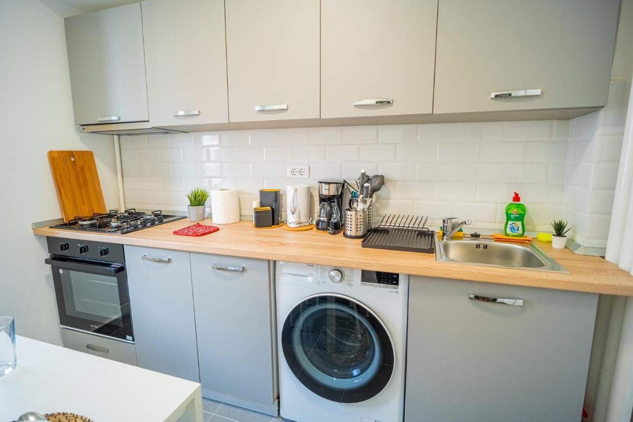 Refreshingly Chic: Newly Renovated 2Br Apartment Boekarest Buitenkant foto