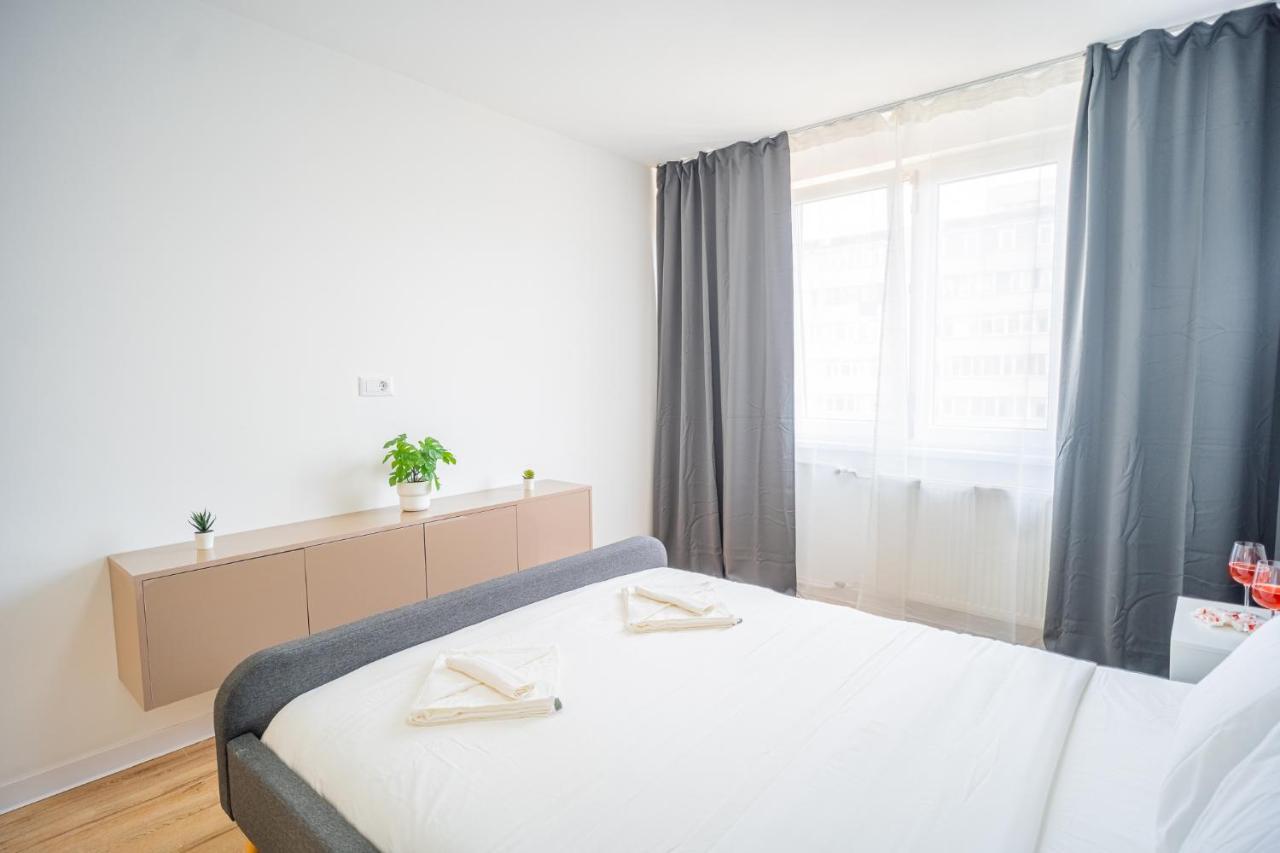 Refreshingly Chic: Newly Renovated 2Br Apartment Boekarest Buitenkant foto