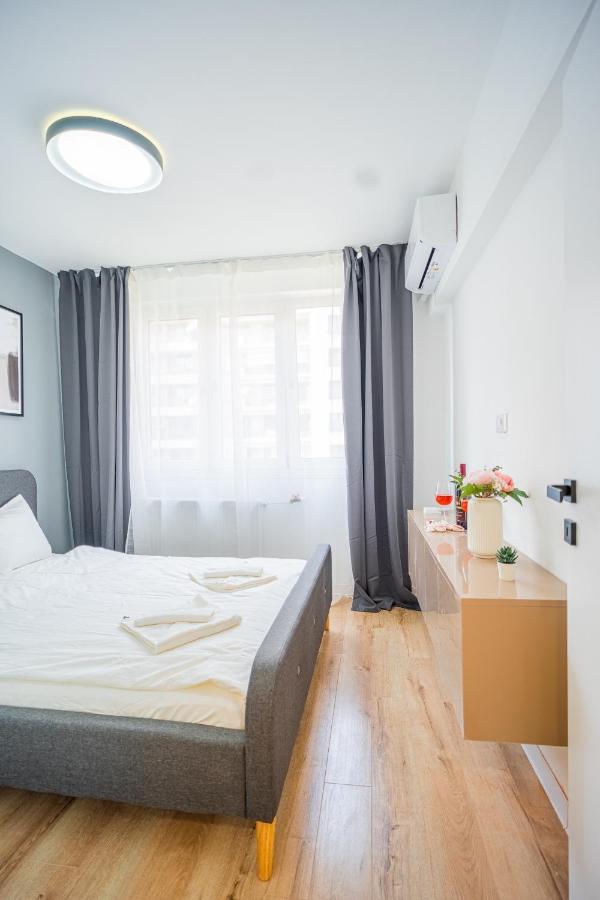 Refreshingly Chic: Newly Renovated 2Br Apartment Boekarest Buitenkant foto