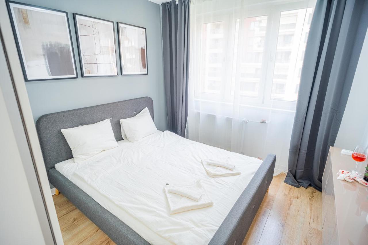 Refreshingly Chic: Newly Renovated 2Br Apartment Boekarest Buitenkant foto