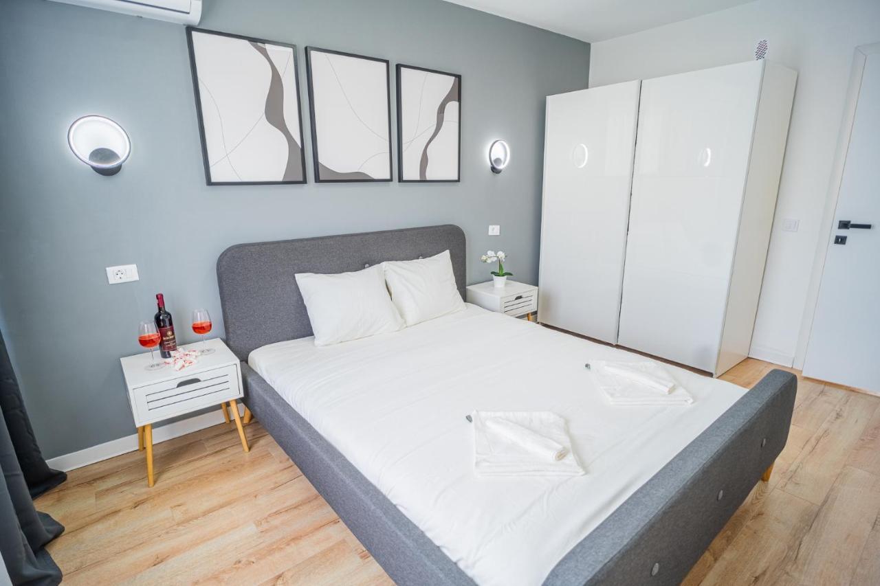 Refreshingly Chic: Newly Renovated 2Br Apartment Boekarest Buitenkant foto